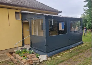Víztiszta ponyva - Európa Ponyva Kft.
